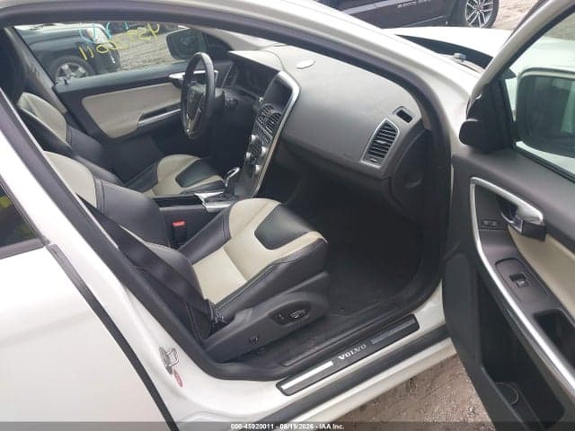 2017 VOLVO XC60 T5 5