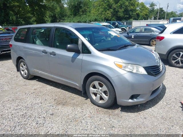 2017 TOYOTA SIENNA L 7 PASSENGER 1