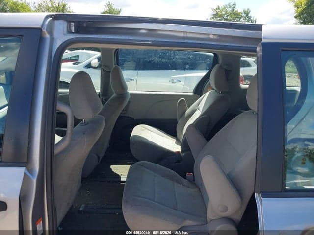 2017 TOYOTA SIENNA L 7 PASSENGER 8