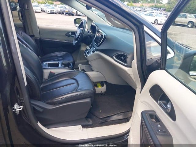 2023 CHRYSLER PACIFICA TOURING L 5