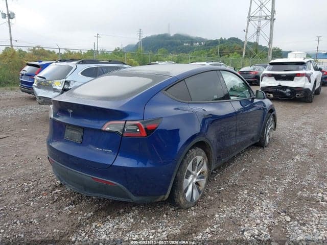 2023 TESLA MODEL Y 4