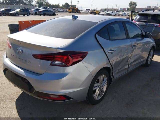 2020 HYUNDAI ELANTRA SEL 4