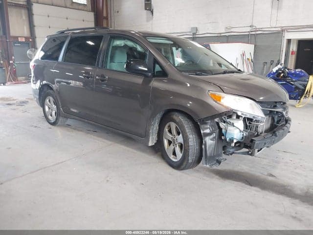 2020 TOYOTA SIENNA LE 1