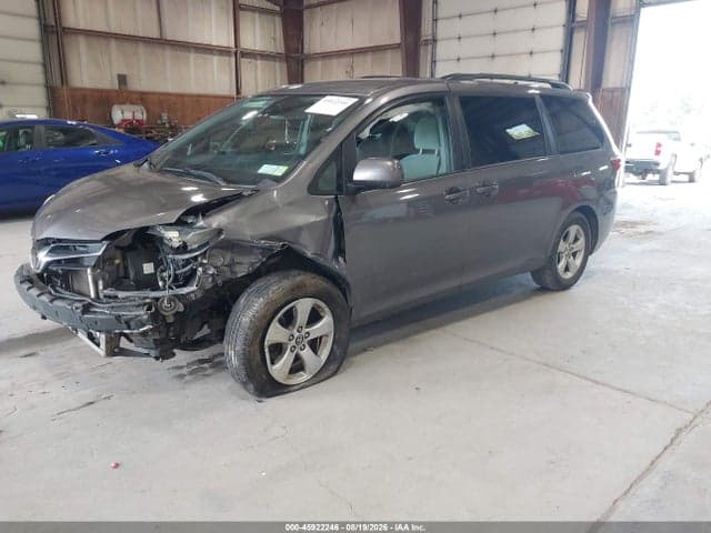 2020 TOYOTA SIENNA LE 2