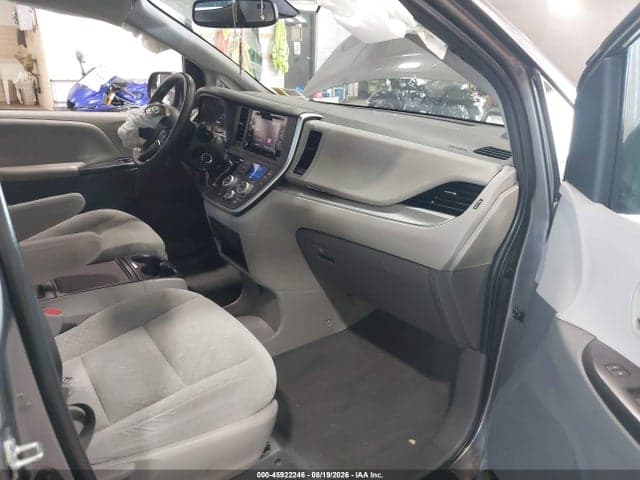 2020 TOYOTA SIENNA LE 5