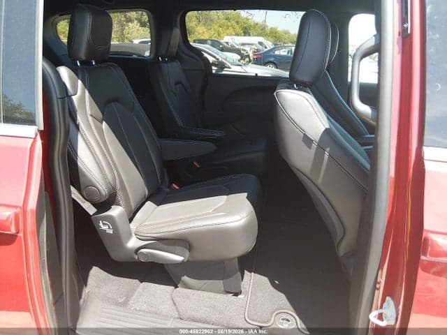 2027 CHRYSLER PACIFICA 8
