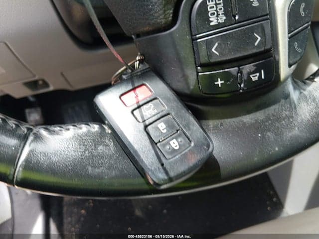 2018 TOYOTA HIGHLANDER XLE 11