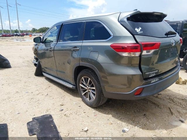 2018 TOYOTA HIGHLANDER XLE 3