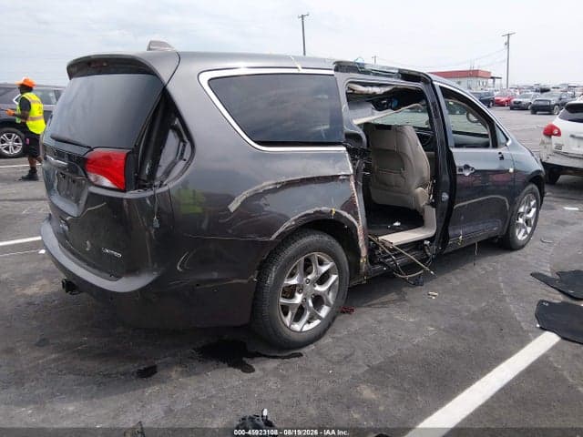 2017 CHRYSLER PACIFICA LIMITED 4