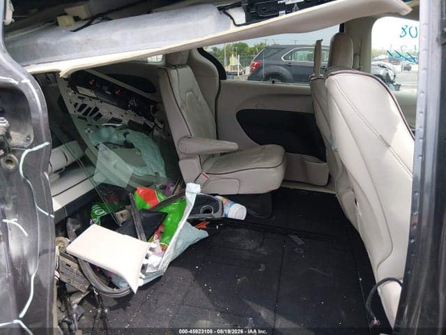 2017 CHRYSLER PACIFICA LIMITED 8