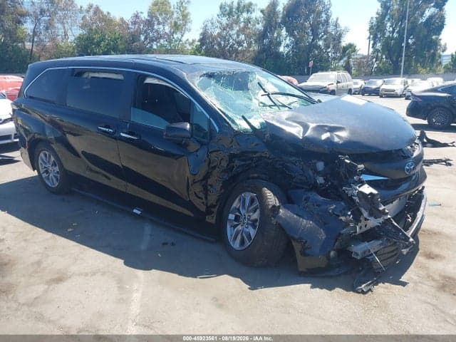2025 TOYOTA SIENNA XLE