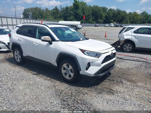 2019 TOYOTA RAV4 XLE 1