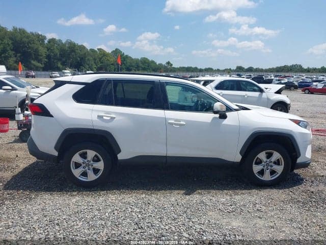 2019 TOYOTA RAV4 XLE 13