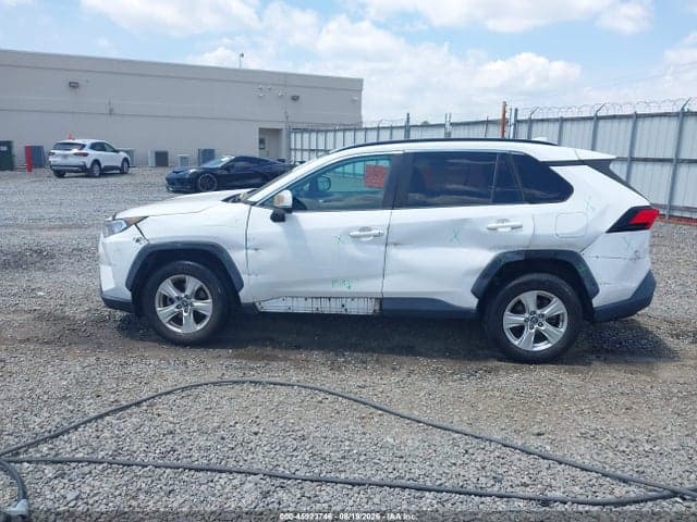 2019 TOYOTA RAV4 XLE 14