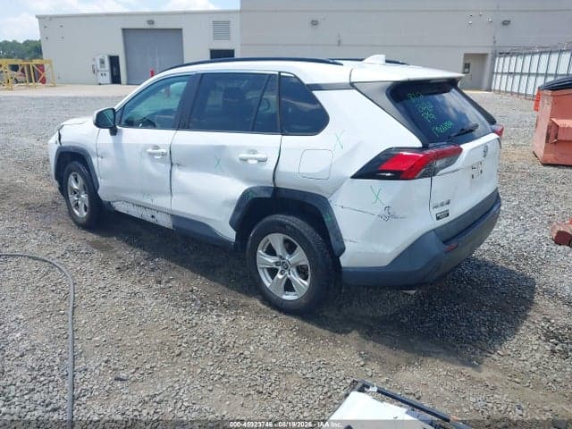 2019 TOYOTA RAV4 XLE 3