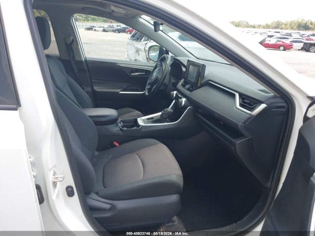 2019 TOYOTA RAV4 XLE 5