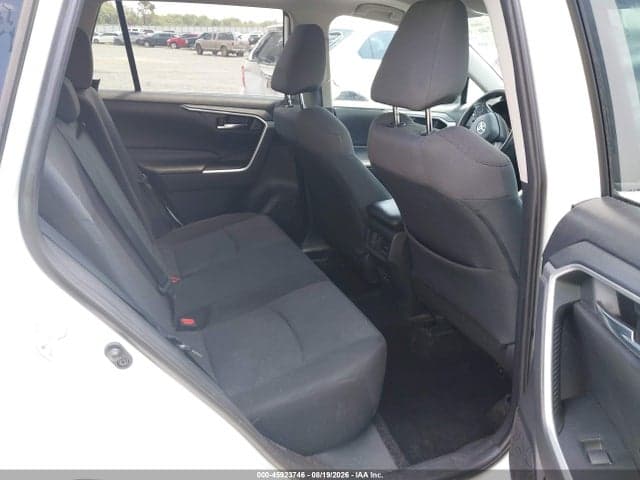 2019 TOYOTA RAV4 XLE 8