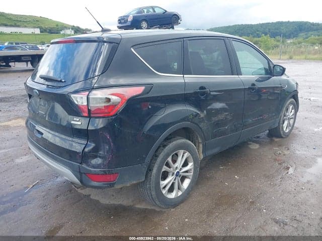 2017 FORD ESCAPE SE 4