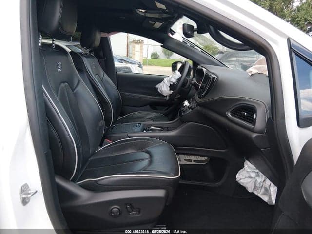 2025 CHRYSLER PACIFICA LIMITED 5