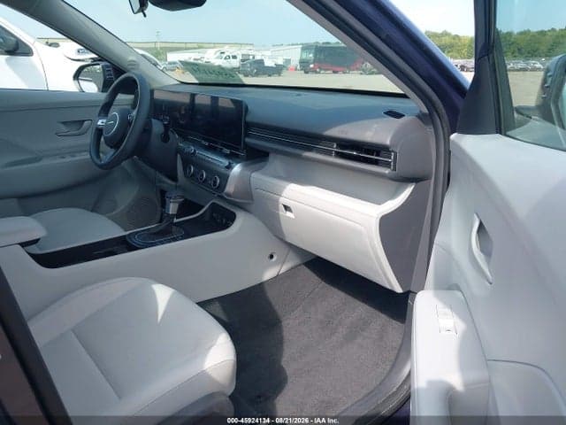 2024 HYUNDAI KONA SE 5