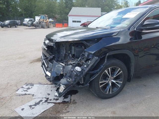 2018 TOYOTA HIGHLANDER LE 17
