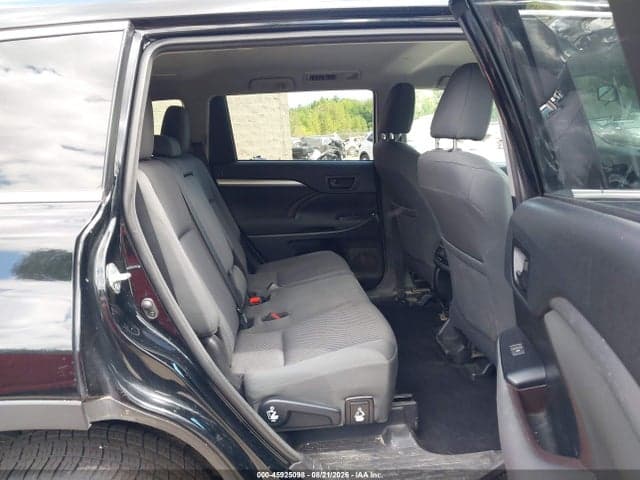 2018 TOYOTA HIGHLANDER LE 8