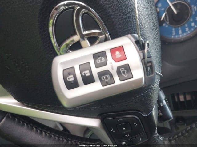2017 TOYOTA SIENNA XLE 7 PASSENGER 11
