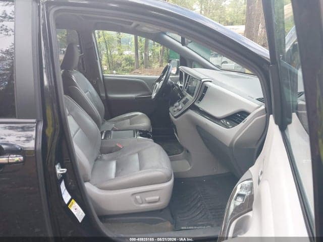 2017 TOYOTA SIENNA XLE 7 PASSENGER 5