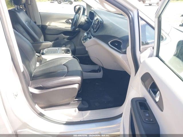 2024 CHRYSLER PACIFICA TOURING L 5
