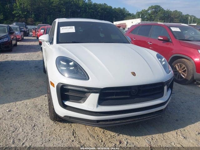 2025 PORSCHE MACAN T 1