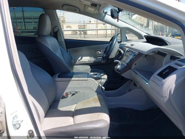 2017 TOYOTA PRIUS V FOUR 5