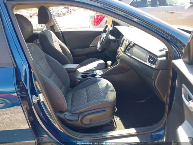2017 KIA NIRO LX 5