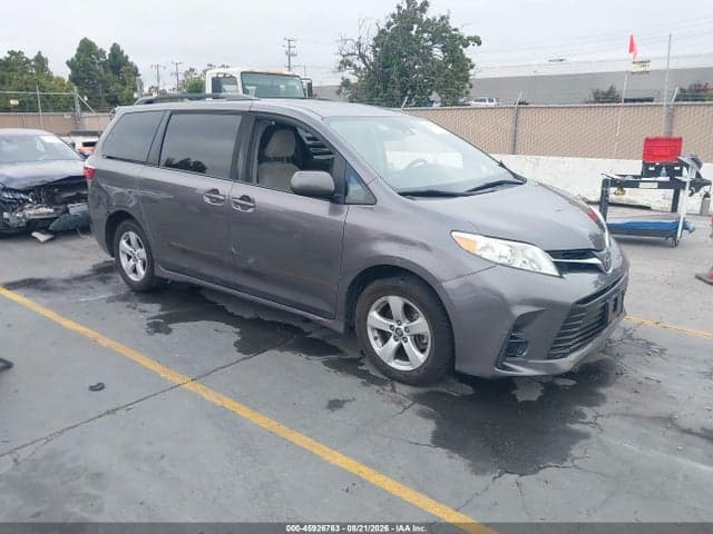 2019 TOYOTA SIENNA LE 8 PASSENGER