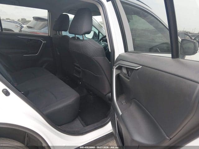 2019 TOYOTA RAV4 LE 8