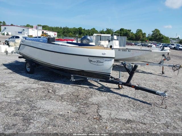 2021 VISION MARINE TECHNOLOGY BOAT