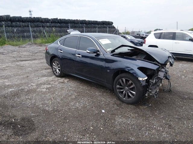 2017 INFINITI Q70 3.7 1