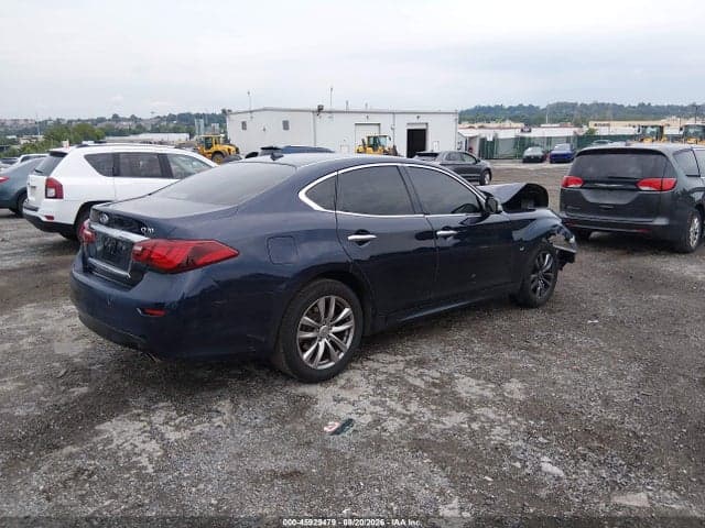 2017 INFINITI Q70 3.7 4