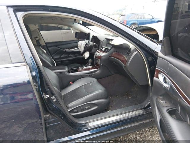 2017 INFINITI Q70 3.7 5