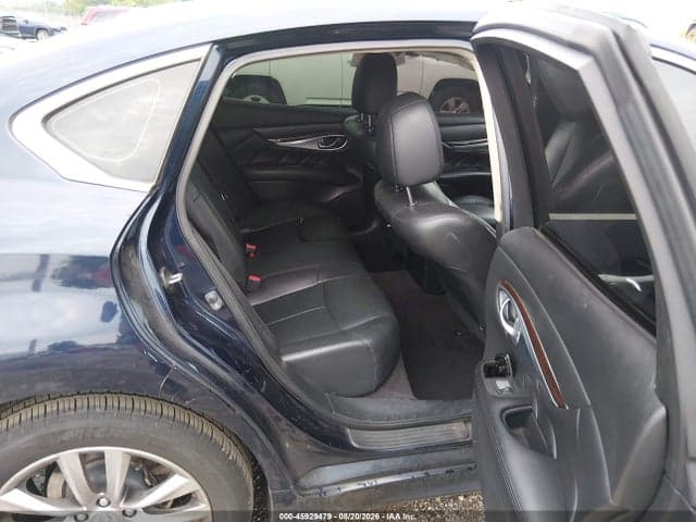 2017 INFINITI Q70 3.7 8