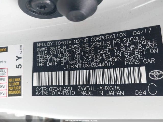 2017 TOYOTA PRIUS THREE 9