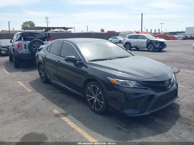 2020 TOYOTA CAMRY SE 1