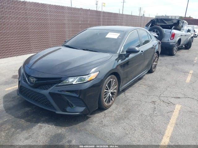 2020 TOYOTA CAMRY SE 2