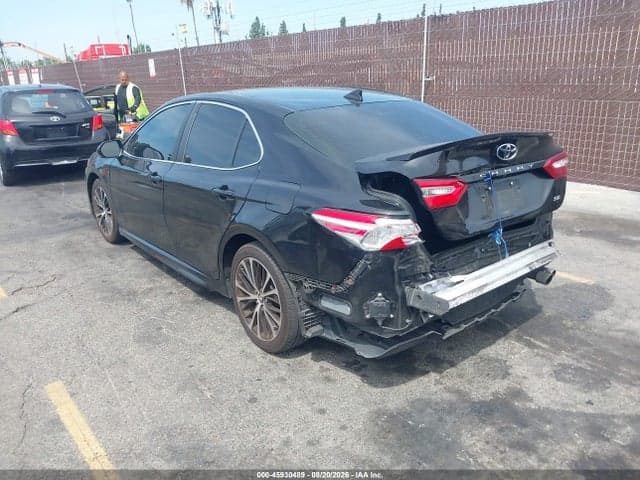 2020 TOYOTA CAMRY SE 3