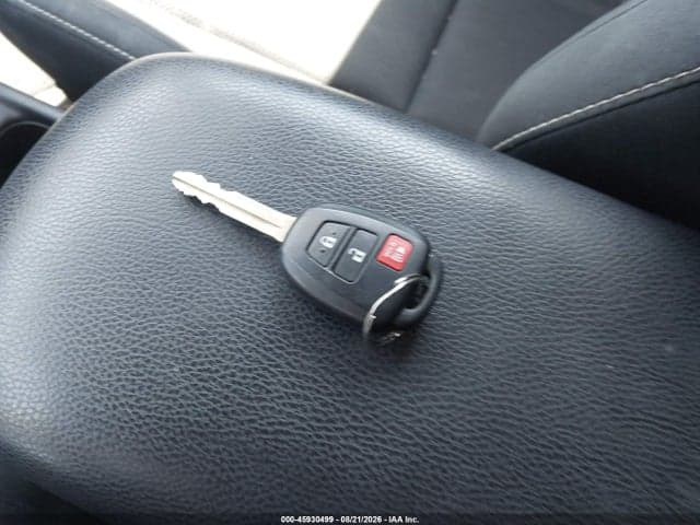 2017 TOYOTA RAV4 XLE 11
