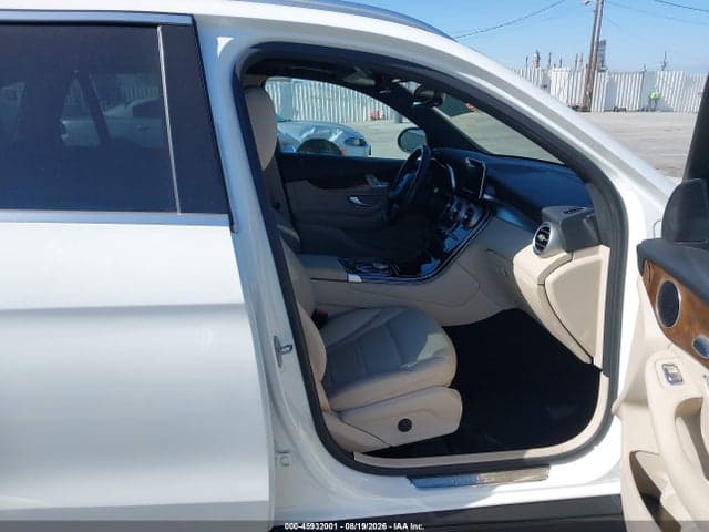 2017 MERCEDES-BENZ GLC 300 5