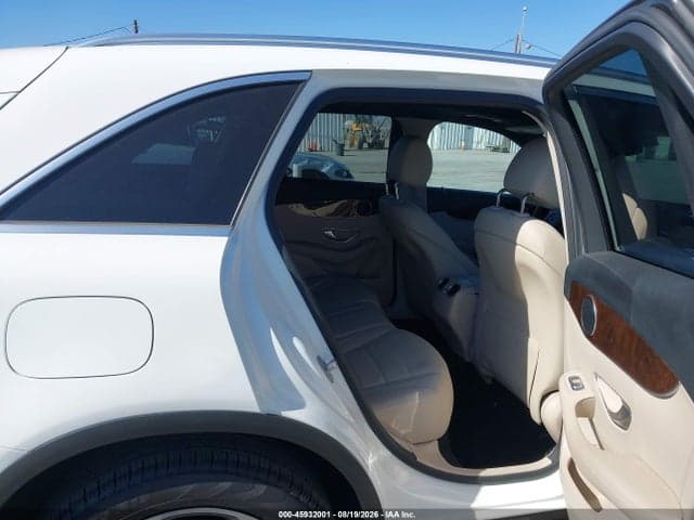 2017 MERCEDES-BENZ GLC 300 8