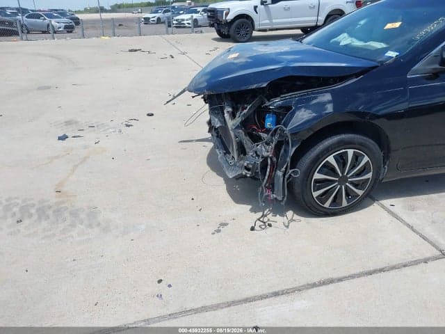 2017 TOYOTA CAMRY LE 6