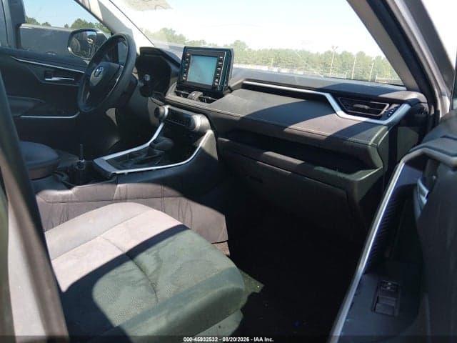 2019 TOYOTA RAV4 XLE 5