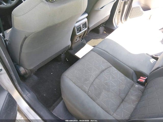 2019 TOYOTA RAV4 XLE 8