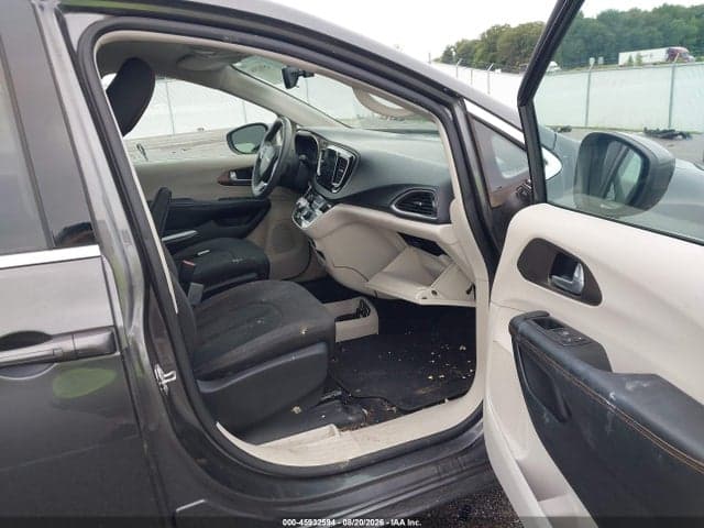 2017 CHRYSLER PACIFICA TOURING 5